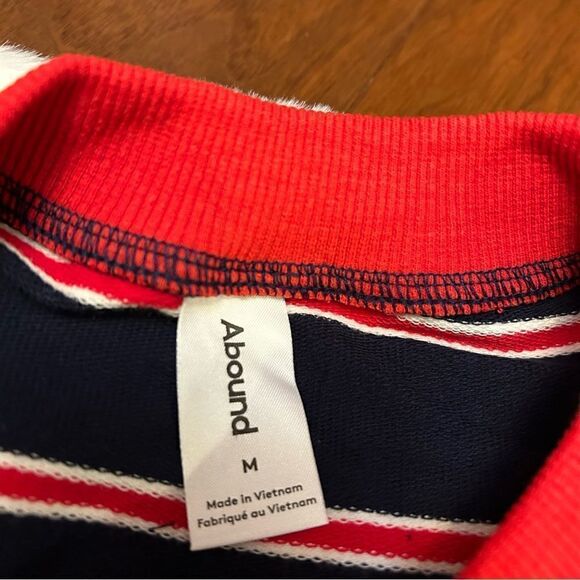 Abound NWOT navy red bold stripe Medium‎ - Picture 2 of 3
